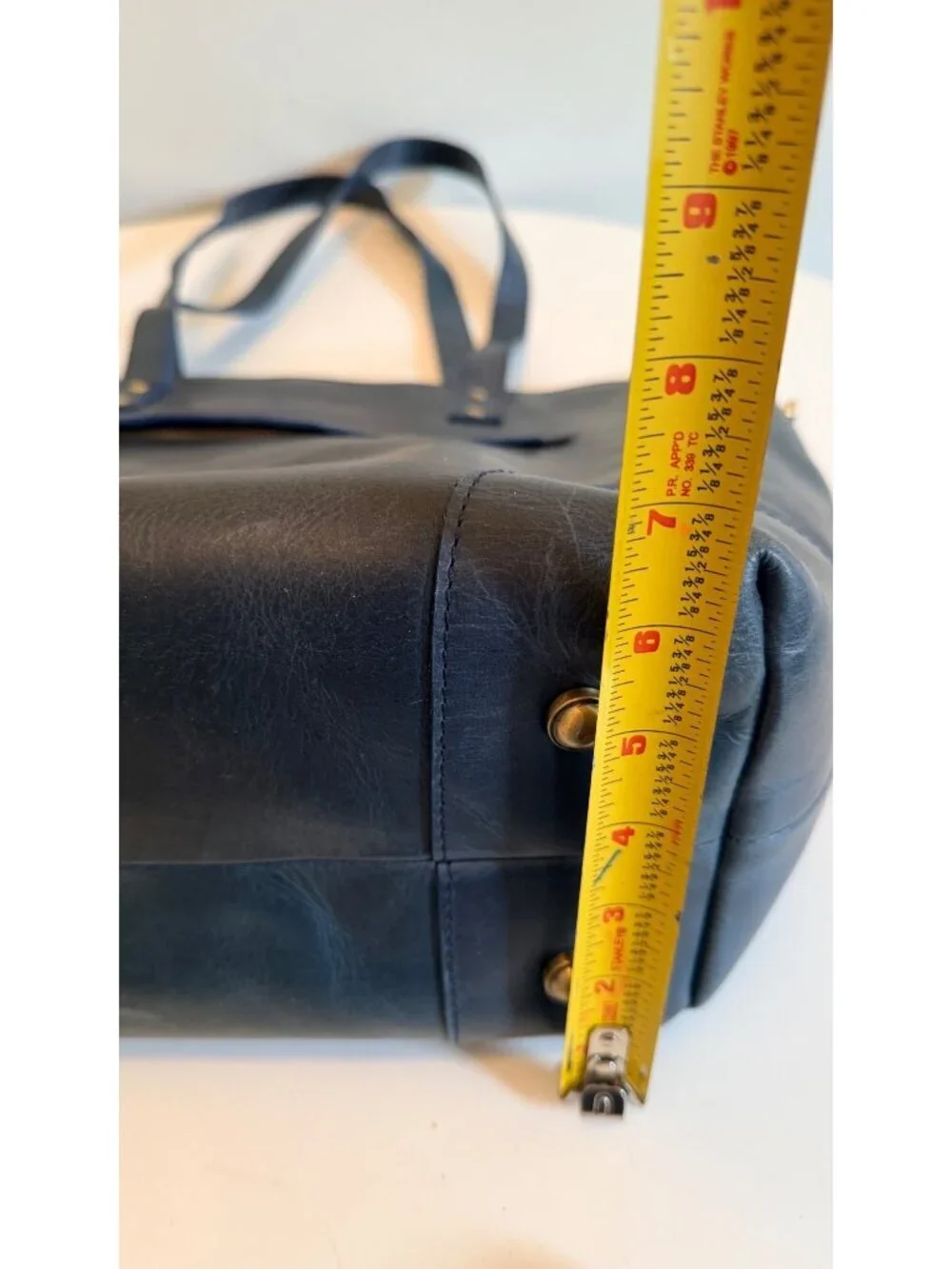 Unbranded leather tote